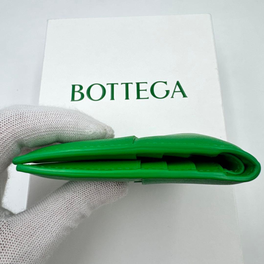 未使用品✨BOTTEGA VENETA カセット　二つ折り　お札入れ　レザー