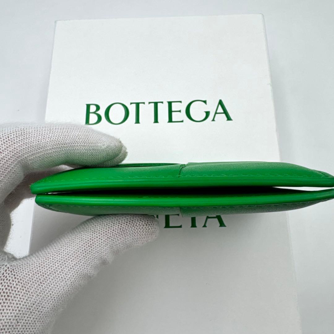 未使用品✨BOTTEGA VENETA カセット　二つ折り　お札入れ　レザー