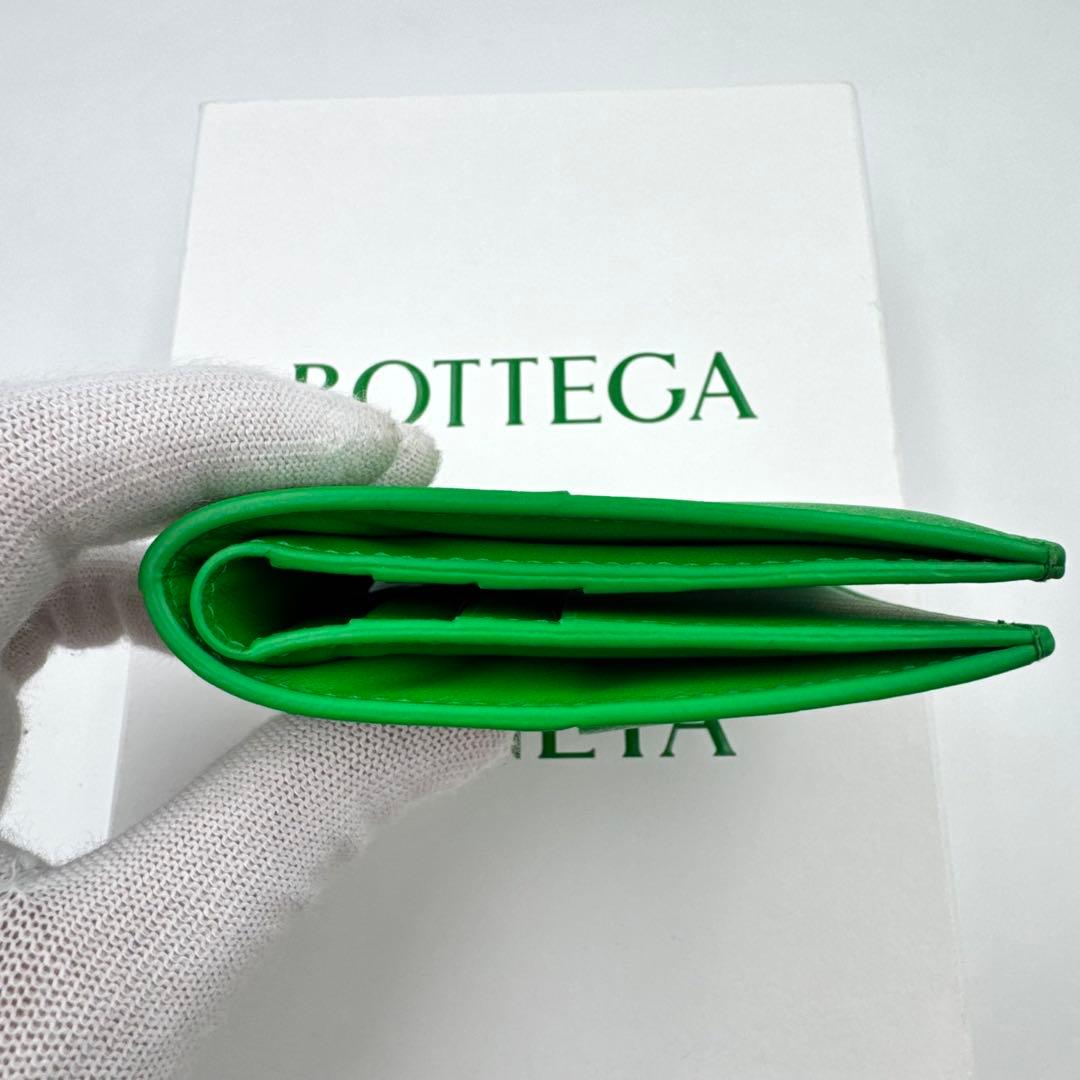 未使用品✨BOTTEGA VENETA カセット　二つ折り　お札入れ　レザー