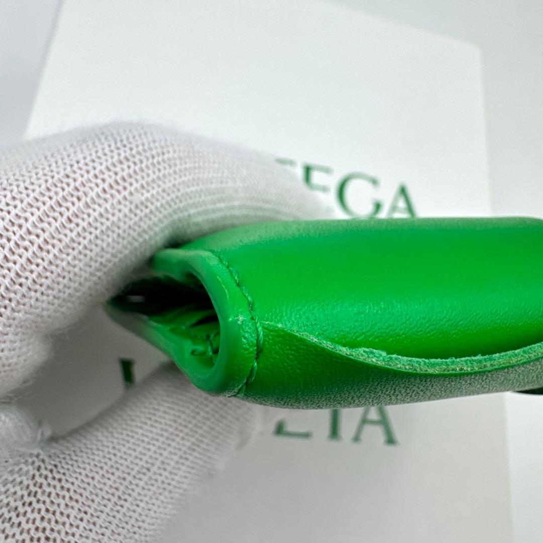 未使用品✨BOTTEGA VENETA カセット　二つ折り　お札入れ　レザー