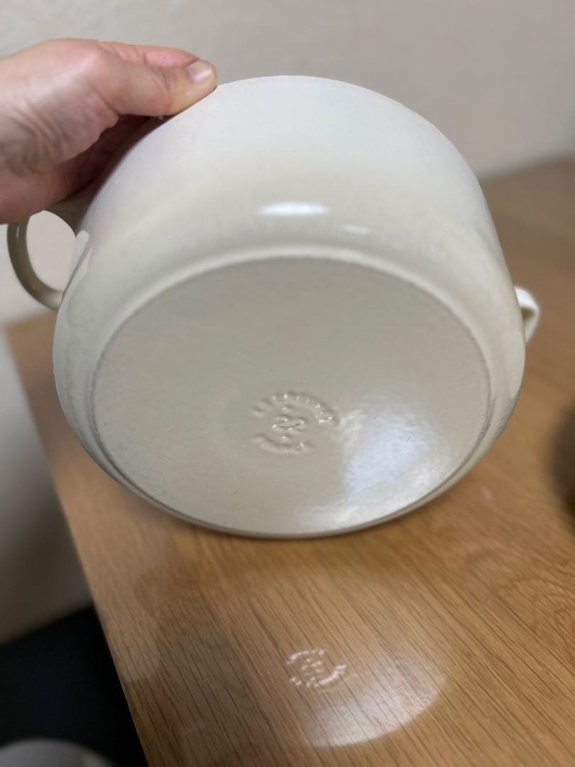 LE CREUSET ル・クルーゼ　ベージュ　両手鍋 22cm