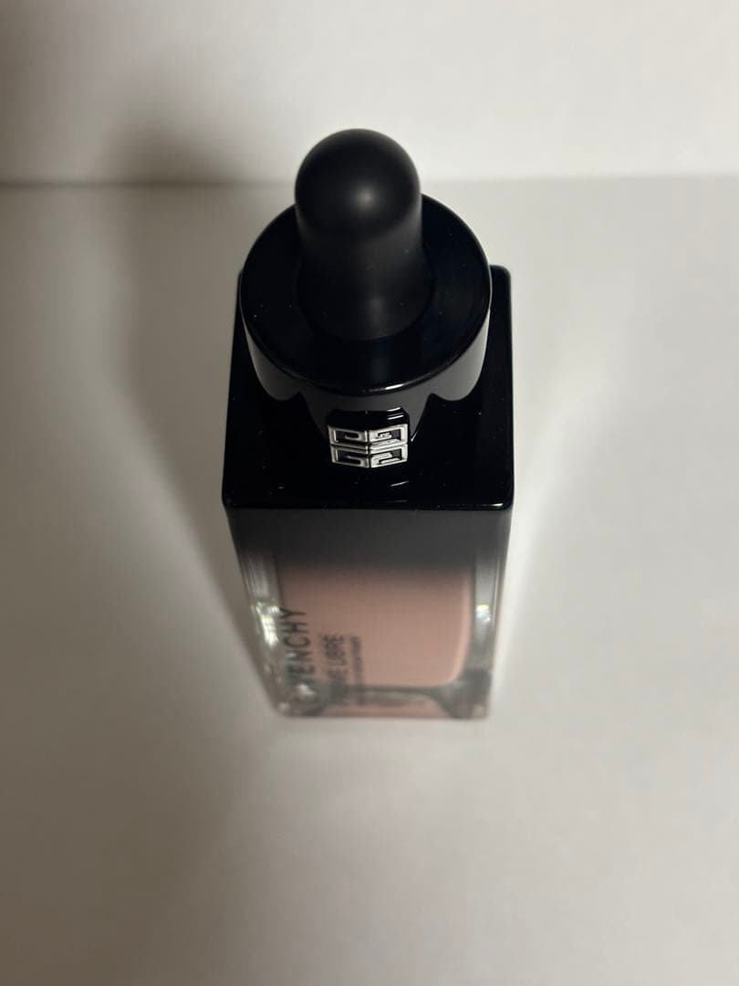 未開封 GIVENCHY プリズムリーブルケア＆カラーセラムプライマー ピンク