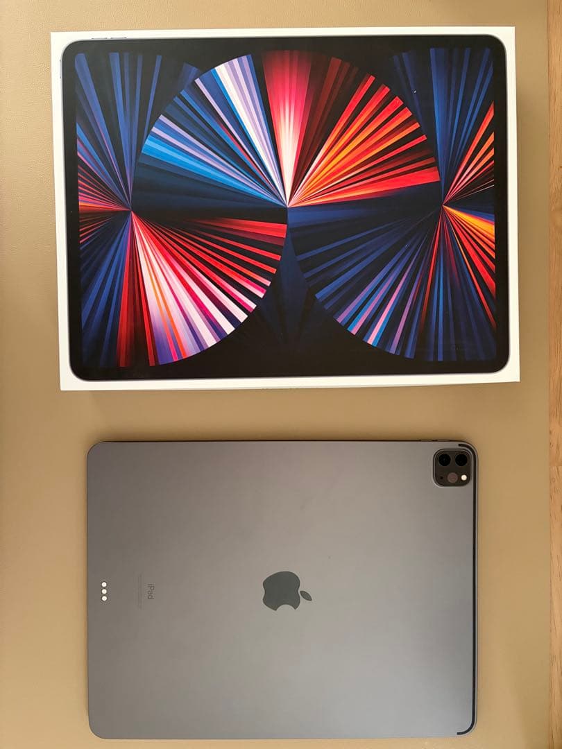 iPad Pro 12.9 第5世代256GB Wi-Fi＋ComboTouch