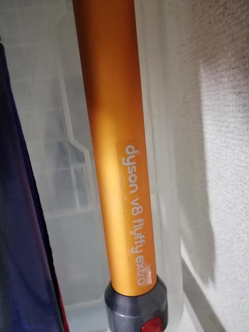 ダイソンV8 SV10 掃除機＋新品バッテリー 分解清掃済み動作品