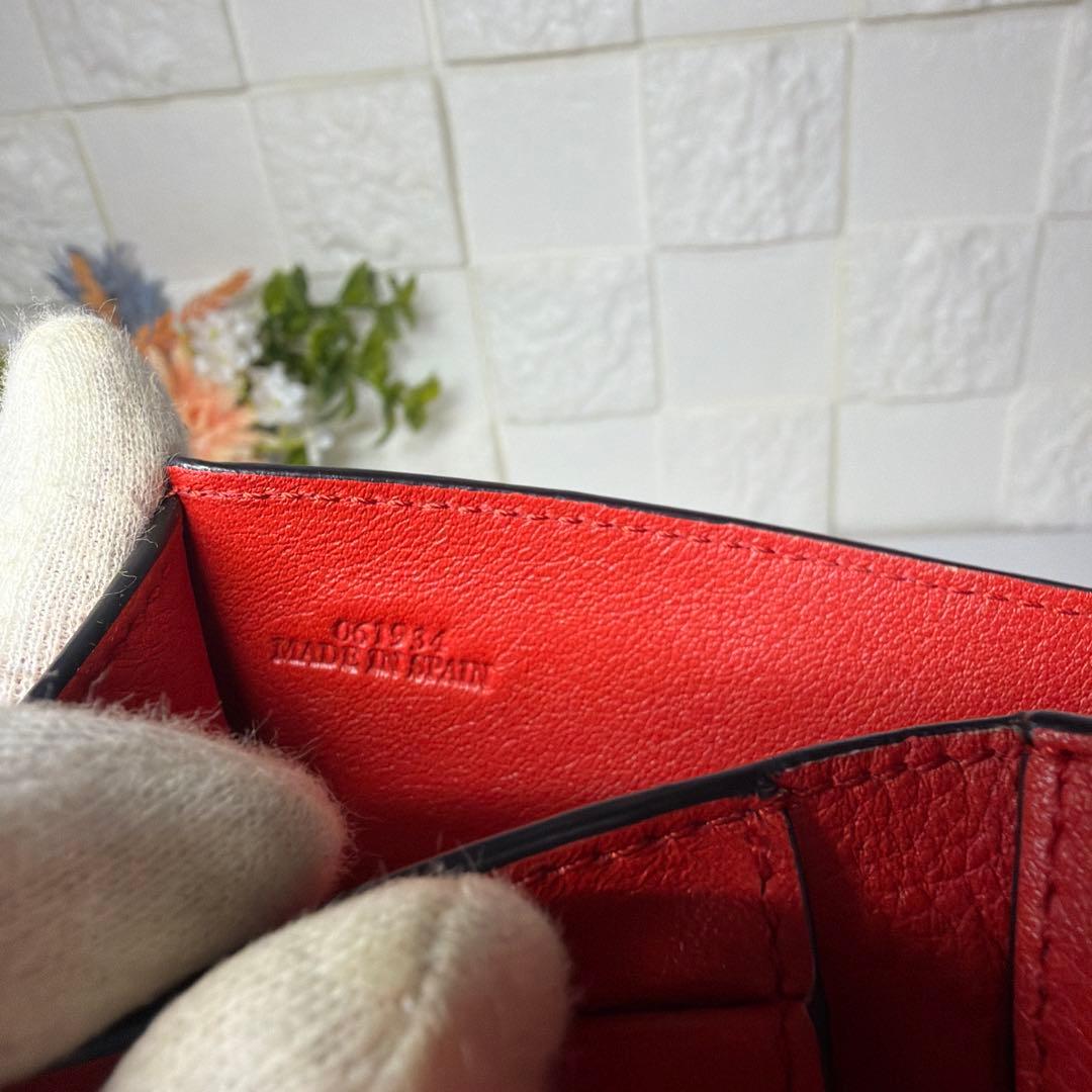 超美品 LOEWE 二つ折り財布 バーティカル ウォレット ミディアム