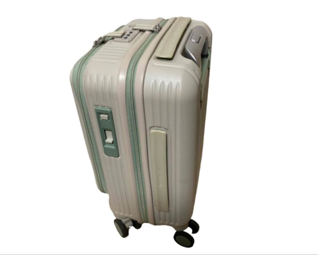 人気色　イノベーター キャリーバック　スーツケース 21L 機内持込OK