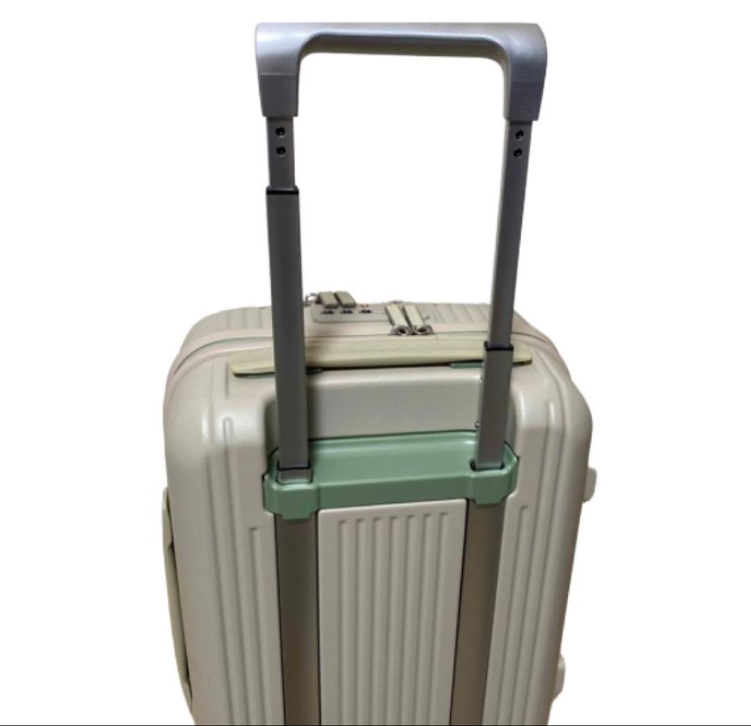 人気色　イノベーター キャリーバック　スーツケース 21L 機内持込OK