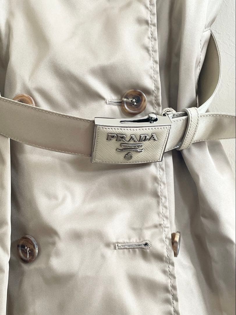 PRADA ナイロン トレンチコート ベルト付 ロゴ刻印プレート ベージュ