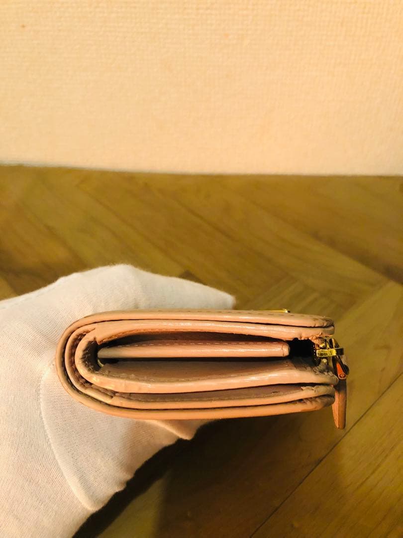 PRADA ベージュ 二つ折り財布 エナメルレザー　ICチップ(RFID)搭載