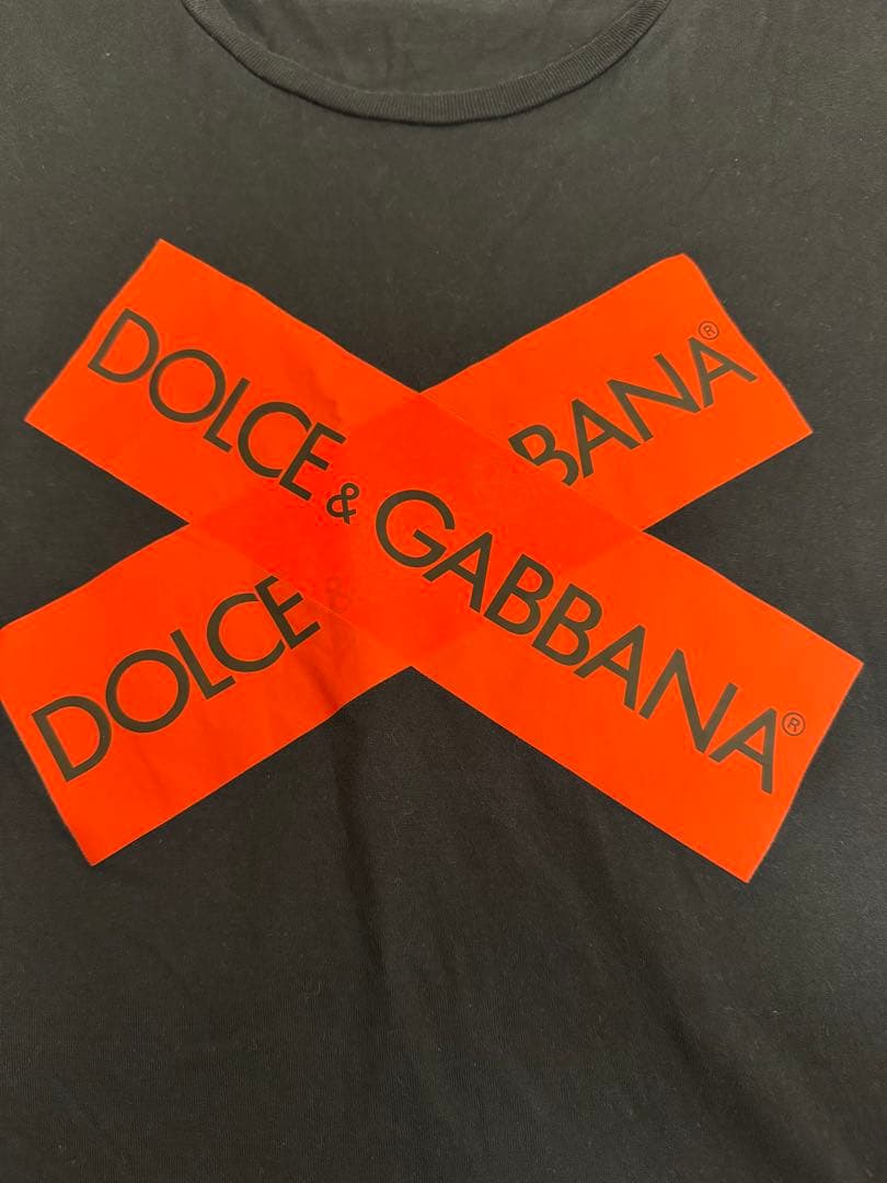 あきと！DOLCE & GABBANAクロステープデザインTシャツ48サイ