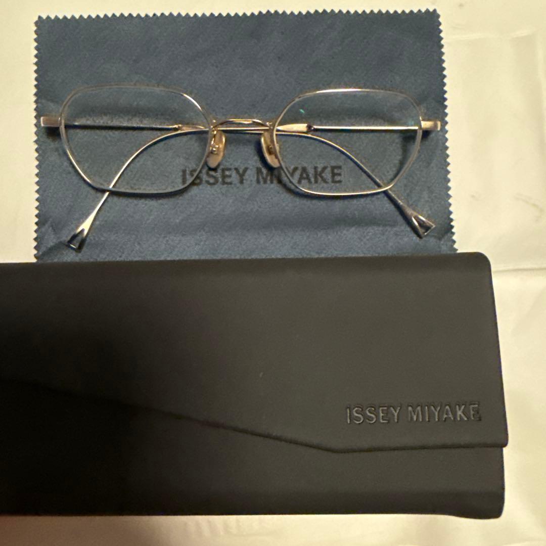 金子眼鏡　ISSEY MIYAKE EYES