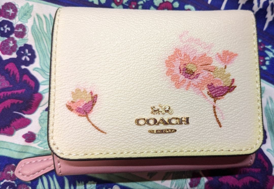 ア*キ様 COACH　スモールトライフォードウォレットウィズマルチフローラルプリ
