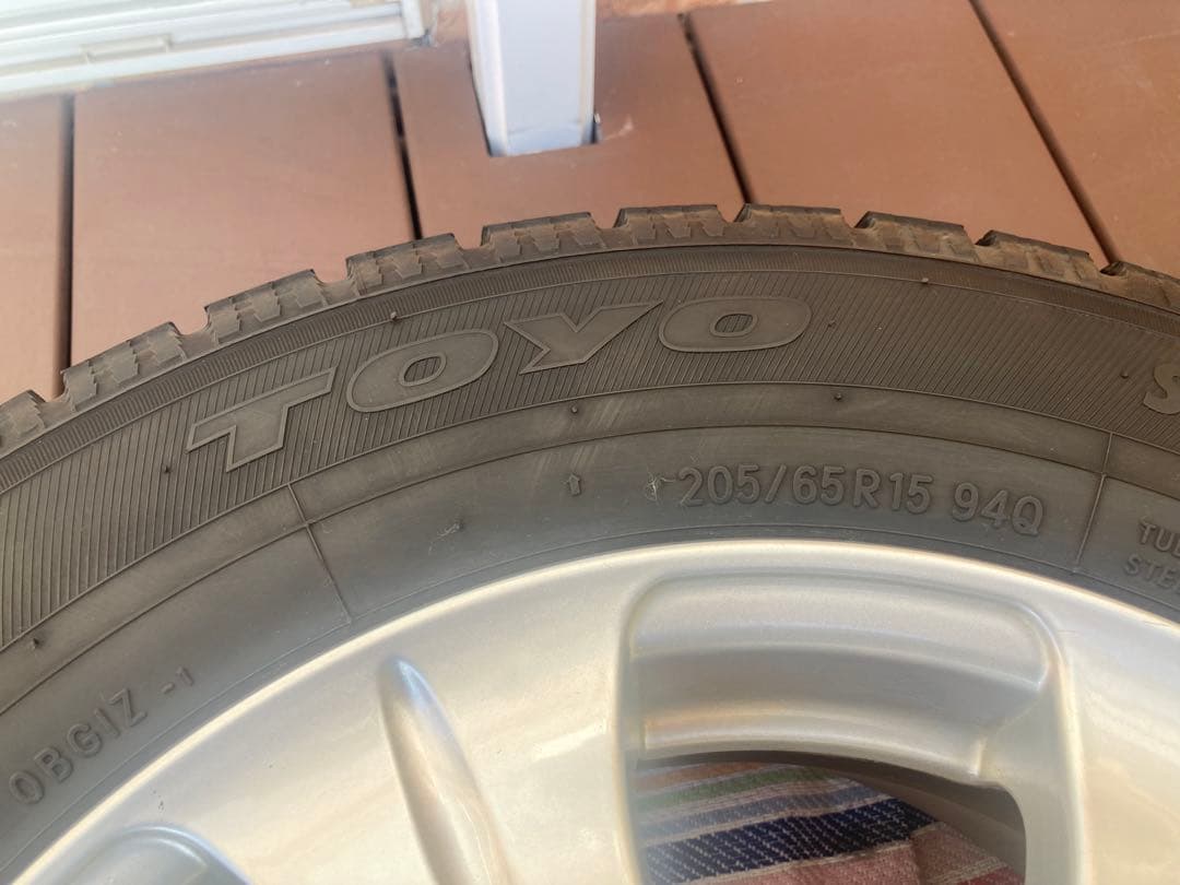 【送料込み】205/65R15 TOYO スタッドレスタイヤ 4本ホイール付き