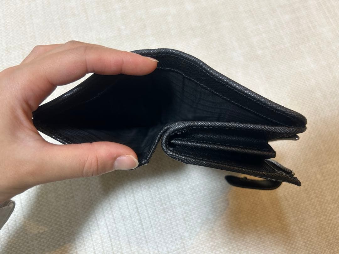 プラダ　二つ折り財布　ブラック　トライアングル　ナイロン　レザー　箱あり