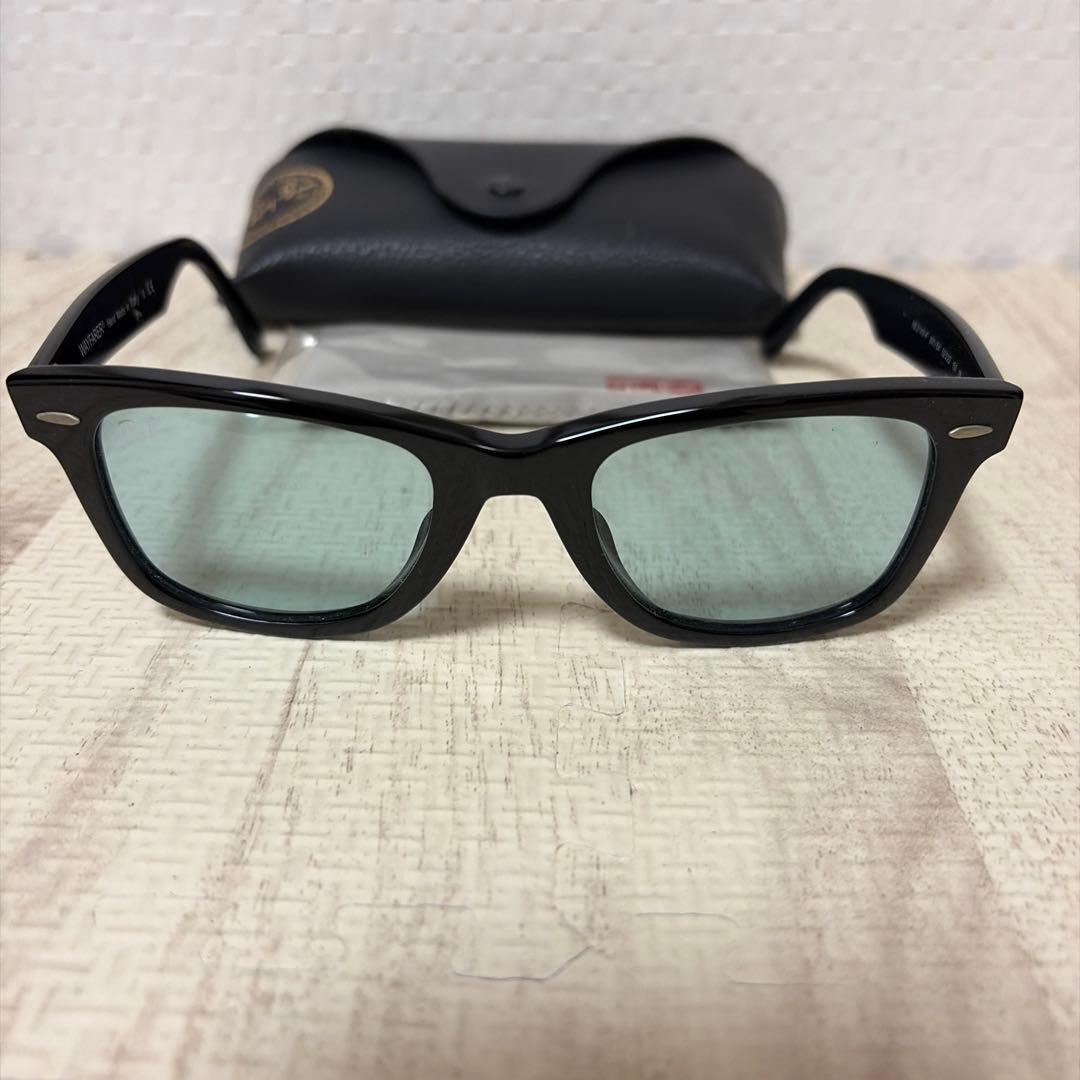 Ray-Ban Wayfarer ブラックサングラス ケース付き