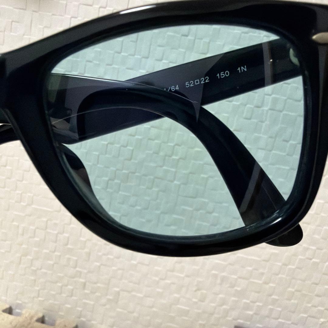 Ray-Ban Wayfarer ブラックサングラス ケース付き