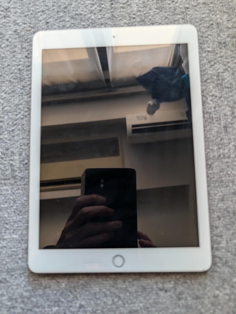 Apple iPad (第６世代) Wi-Fi + Cellular 32GB