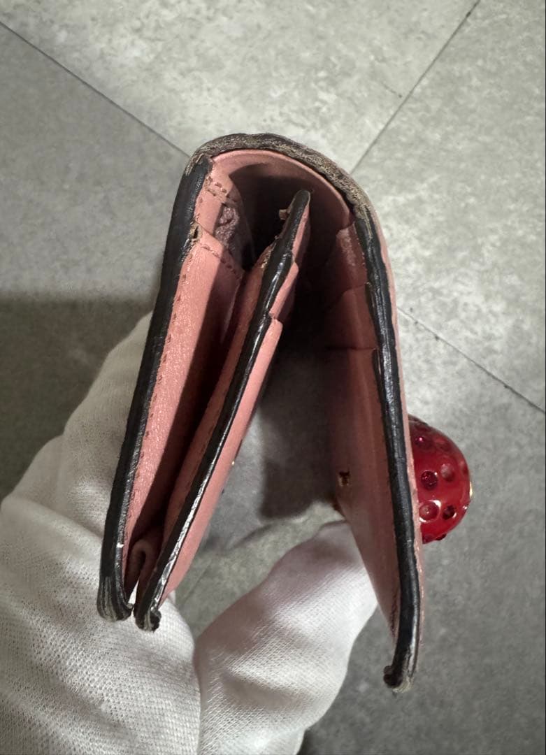 GUCCI 日本限定色チェリー　二つ折り財布　シマレザー