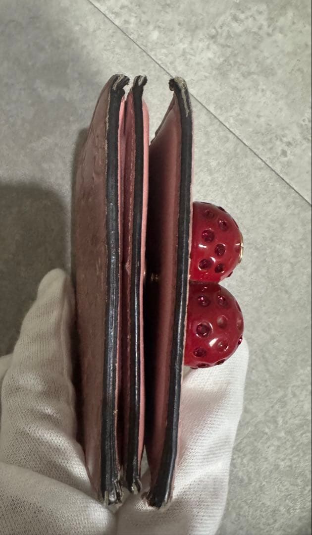 GUCCI 日本限定色チェリー　二つ折り財布　シマレザー