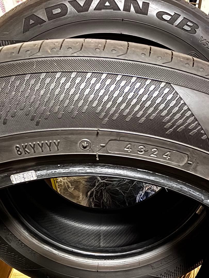 ヨコハマ　アドバン　デシベル　V553 205/55R16 91w その①