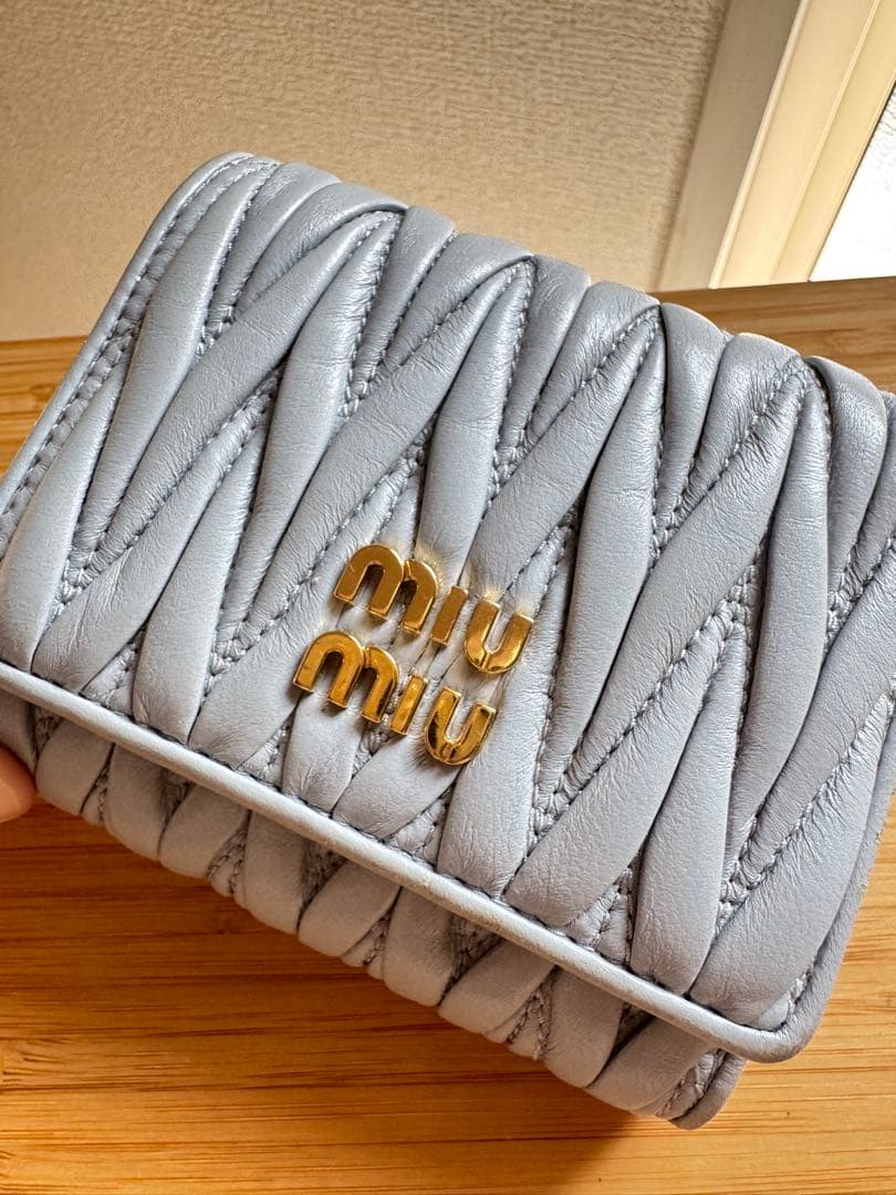 MIUMIU マテラッセ 財布 パールブルー 希少 レアカラー 三つ折り財布
