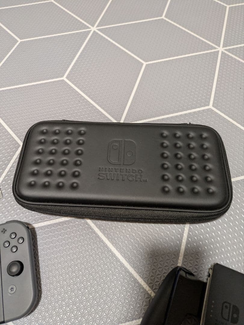 Nintendo Switch 本体 グレー 　2022年購入　ケース付き