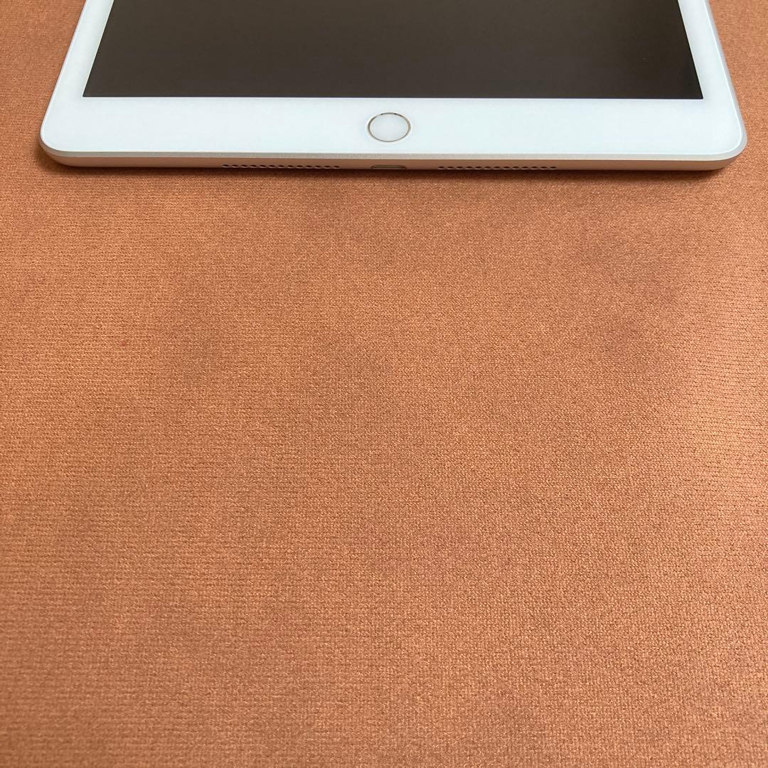 715 美品☆電池ほぼ新品☆iPad8 第8世代 32GB WIFIモデル☆