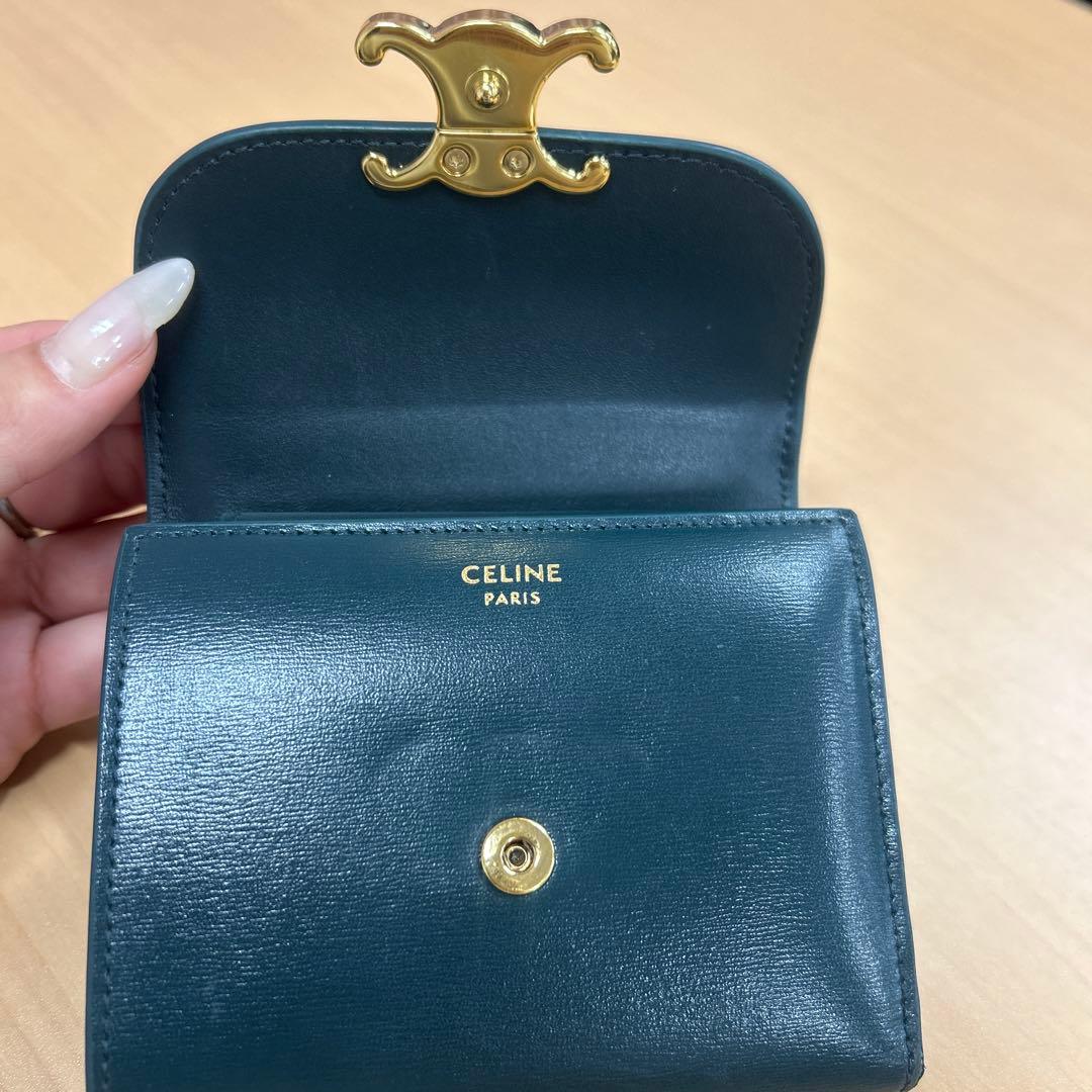 CELINE グリーン　限定カラー フラップ財布 最終値段