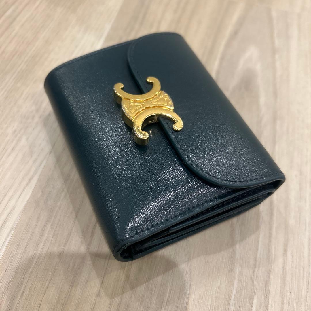 CELINE グリーン　限定カラー フラップ財布 最終値段