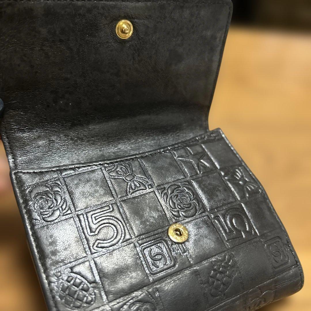 CHANEL 黒 レザー 二つ折り財布