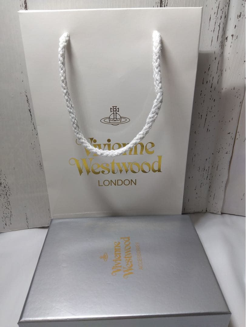 【ショッパー付き】VivienneWestwood♡三つ折財布♡エナメルブラック