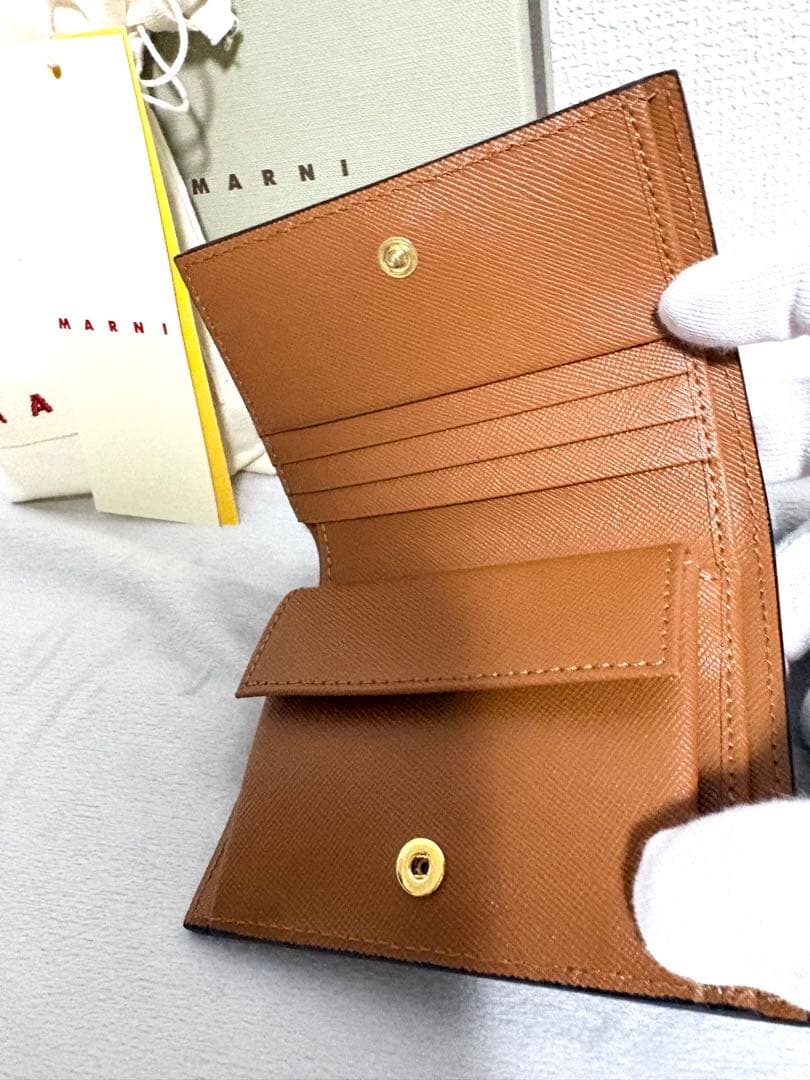 【未使用・付属品付き】MARNI 二つ折り財布 ネイビー/ホワイト/ブラウン