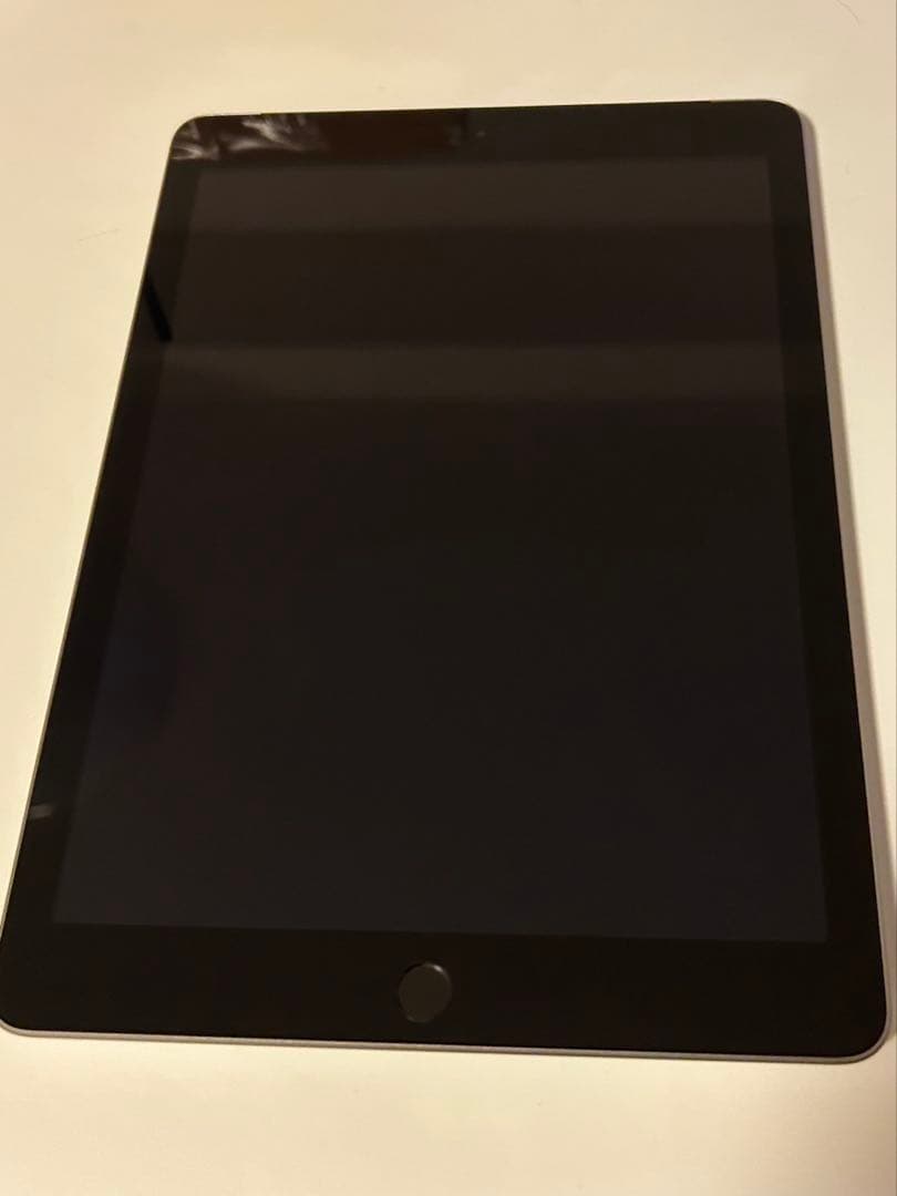 専用カバー付きApple iPad 5世代 スペースグレー 本体