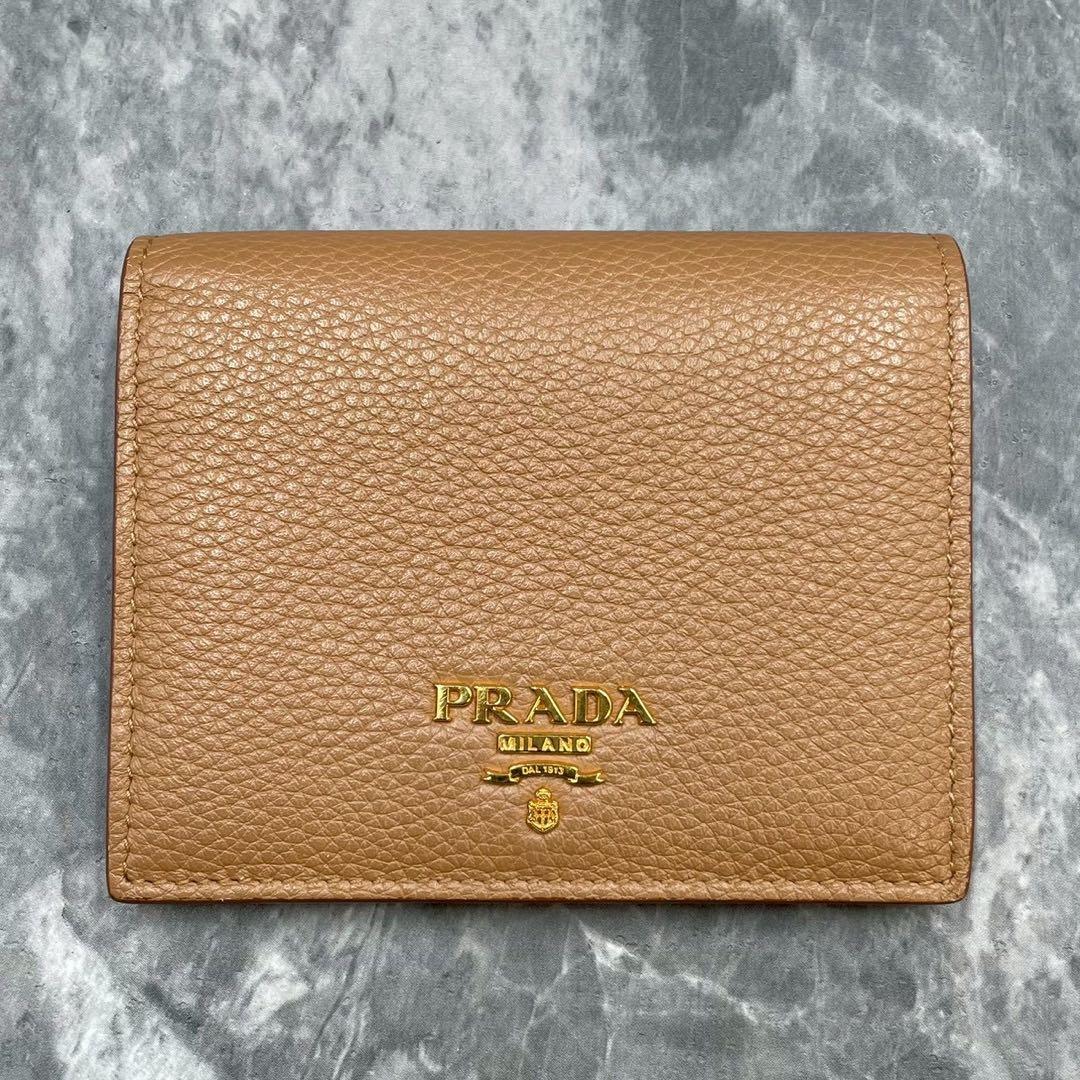【美品】PRADA　二つ折り財布　キャメル　金ロゴ