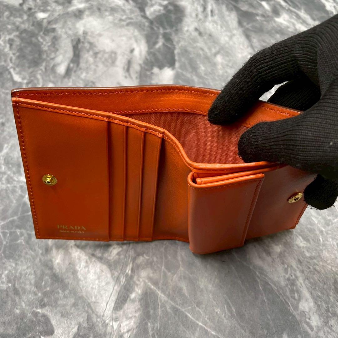 【美品】PRADA　二つ折り財布　キャメル　金ロゴ