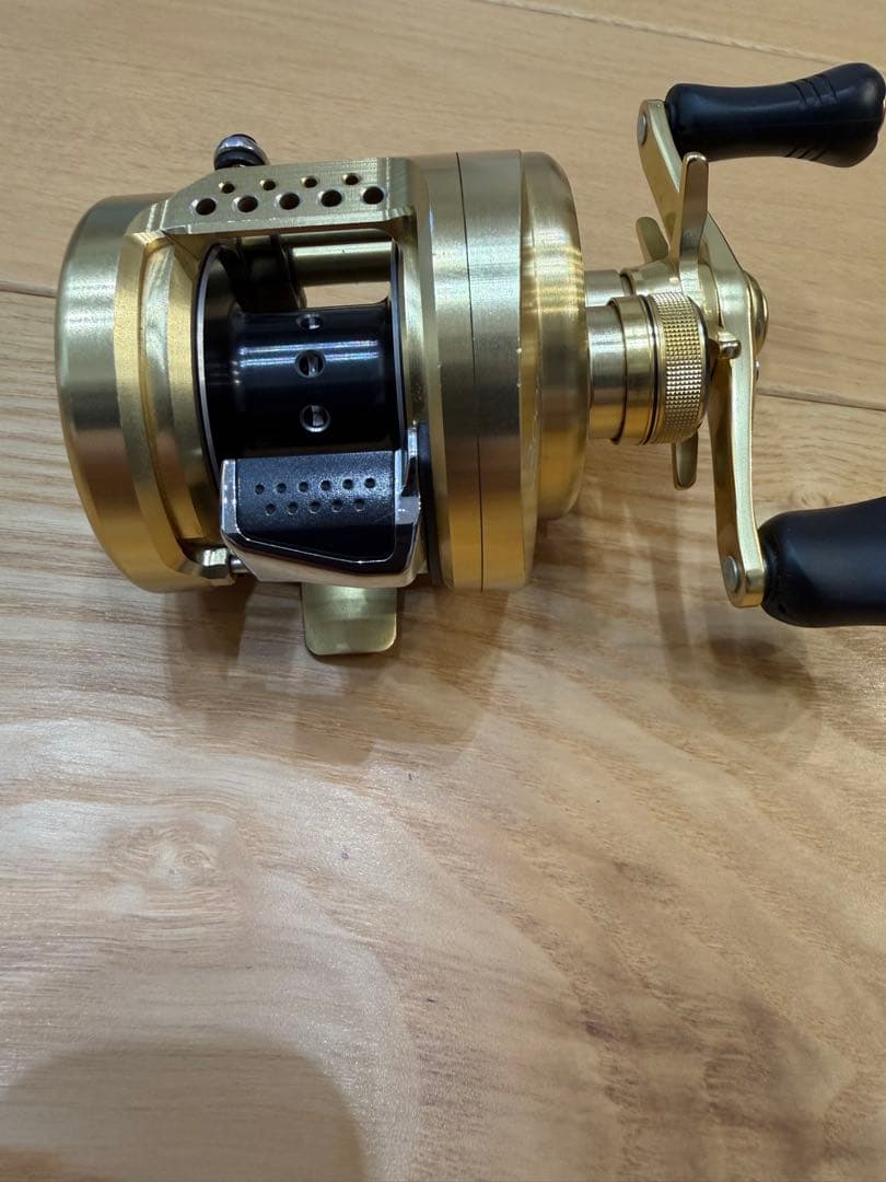 SHIMANO 200HG CALCUTTA CONQUEST ベイトリール