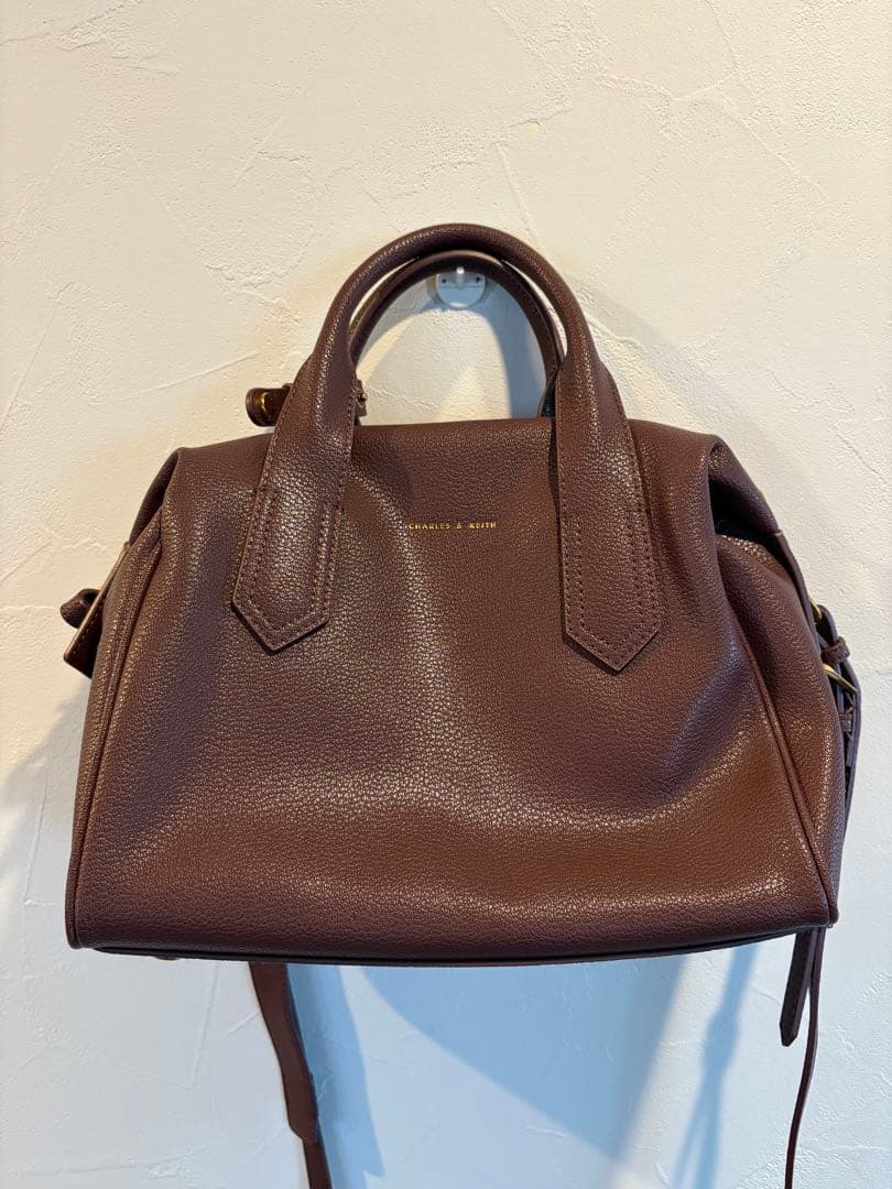CHARLES & KEITH日本限定カラー スローチー ダブルハンドルバッグ