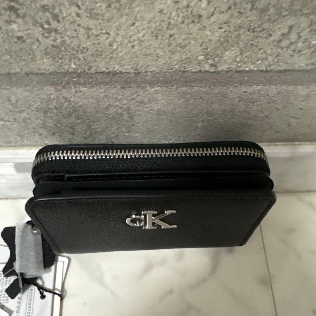 新品未使用品　カルバンクライン　二つ折り財布
