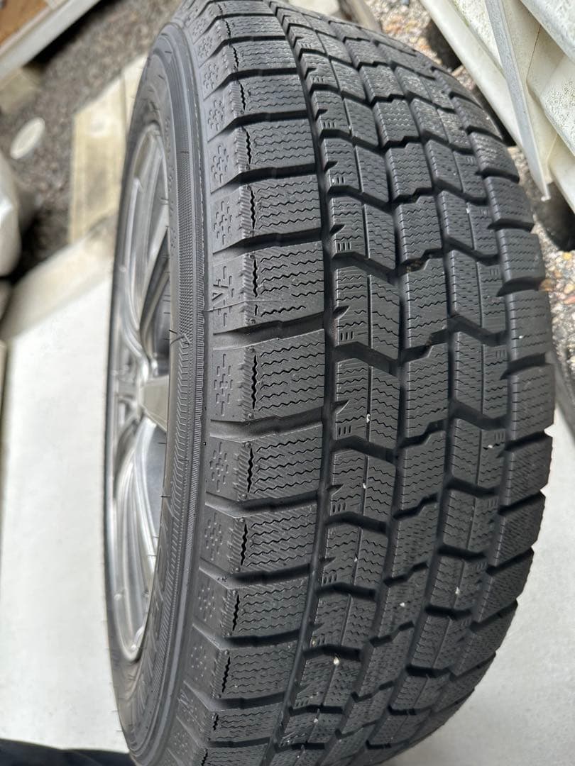 17インチタイヤ215/55R17スタッドレスタイヤGOODYEAR 4本セット