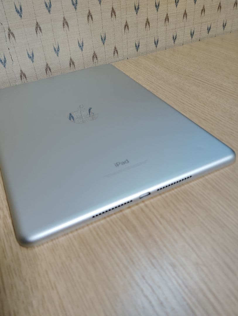 iPad 第6世代 Wi-Fiモデル 128GB MR7K2J/A A1893