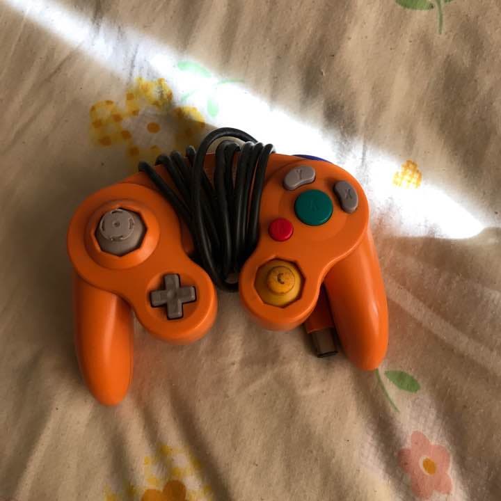 NINTENDO GAMECUBE + リモコン三台