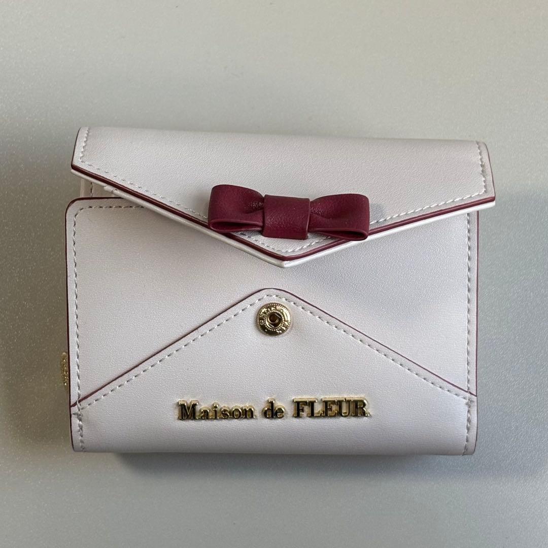 Maison de FLEUR メゾンドフルール 折り財布 レター型ウォレット