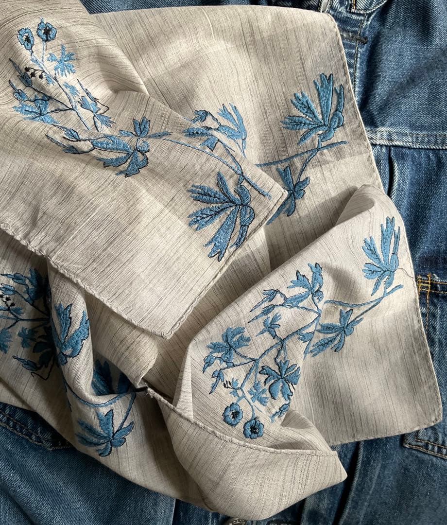 花畑になります　レアブルー系刺繍ショールと刺繍生地