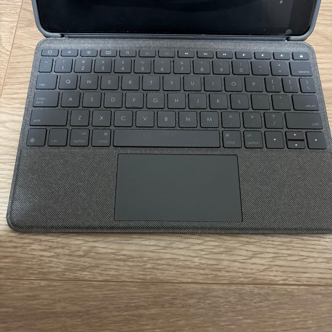 iPad第7世代　ロジクールキーボード付き