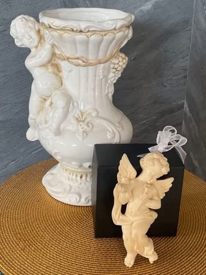 ⚜️イタリー製バロックスタイルのアイボリー陶器製花瓶と天使の飾り物のセット⚜️