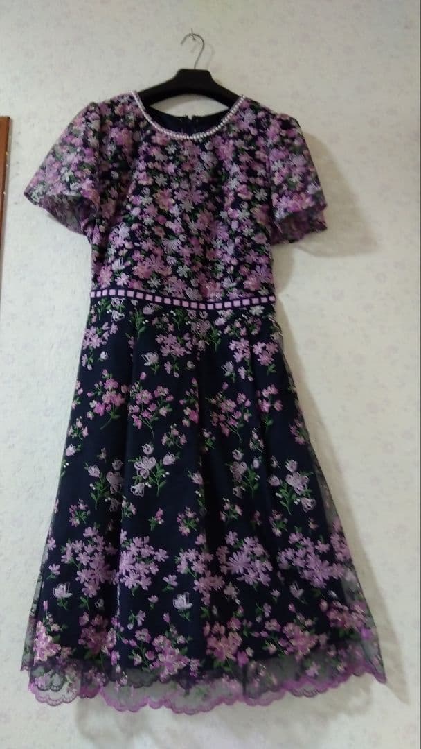 Rose　Tiara　ネイビー ピンク花柄 半袖膝丈ワンピース