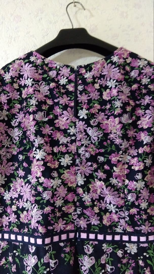 Rose　Tiara　ネイビー ピンク花柄 半袖膝丈ワンピース