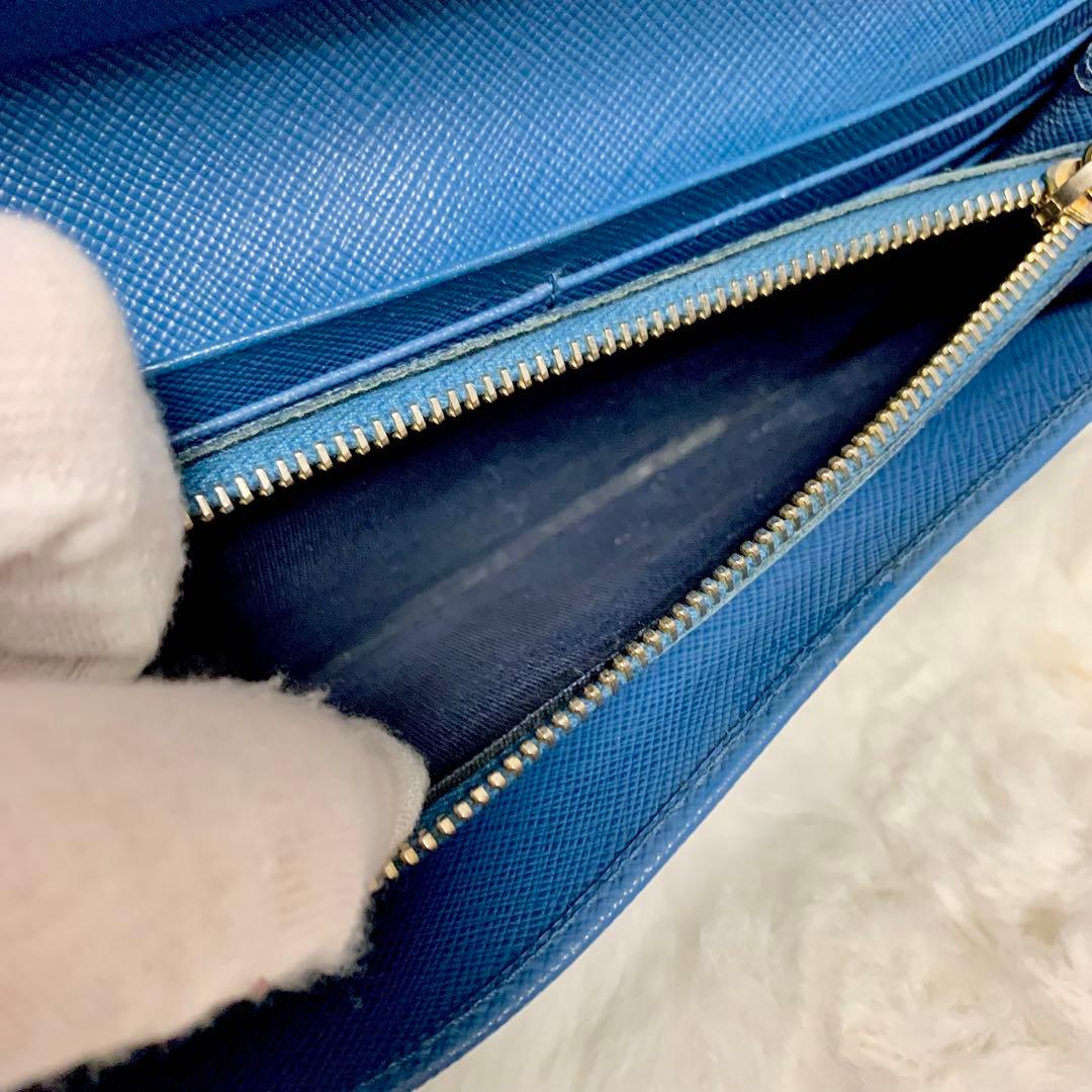 美品！プラダ 長財布　二つ折り　サフィアーノ　レザー　ブルー系