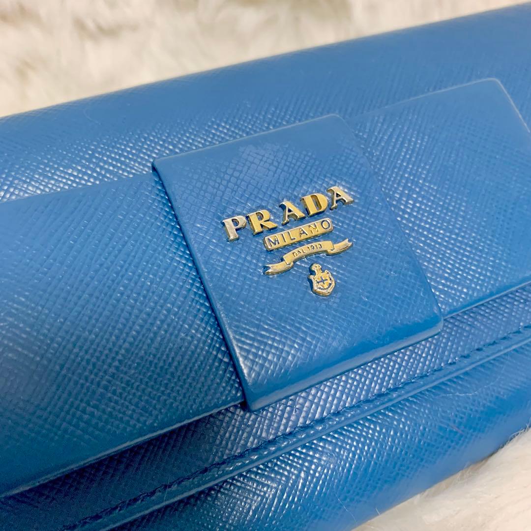 美品！プラダ 長財布　二つ折り　サフィアーノ　レザー　ブルー系