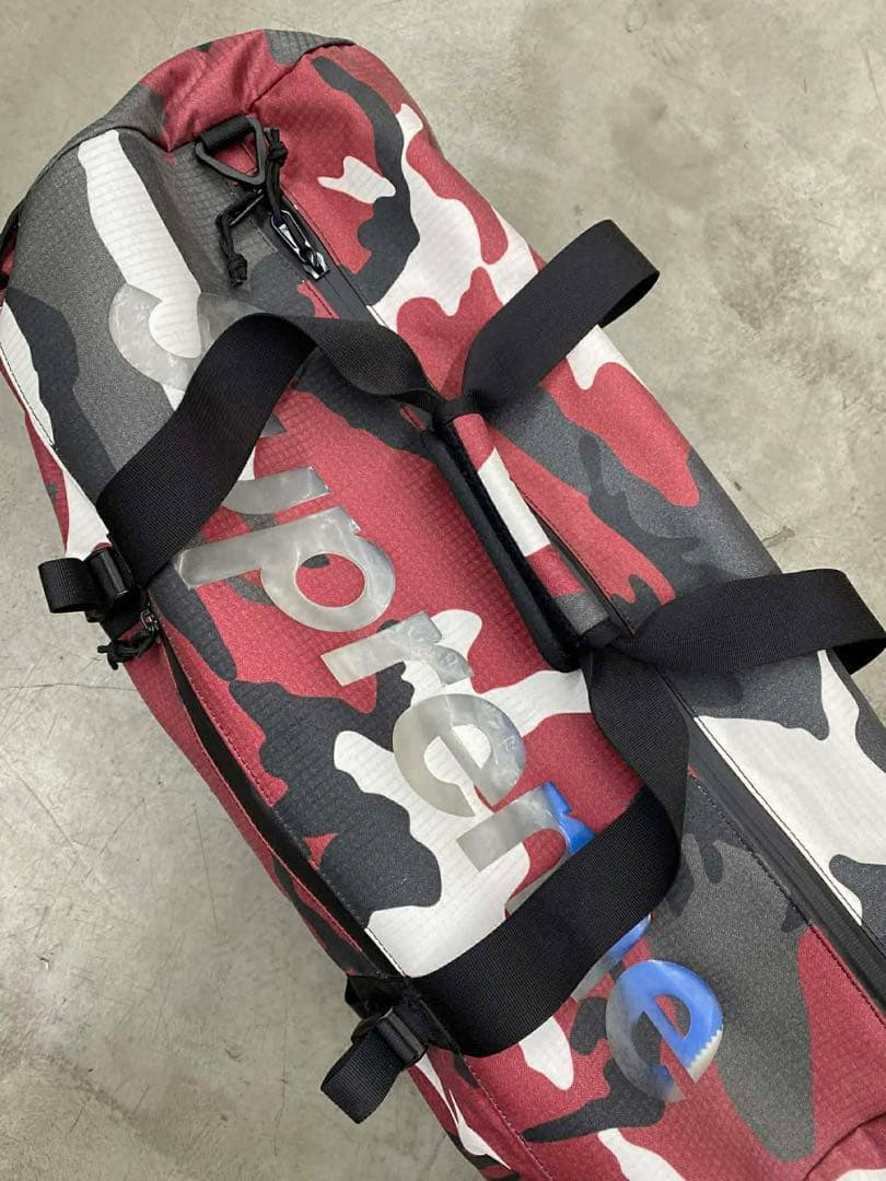 バッグ Supreme Duffle Bag 21SS \"Red Camo\"